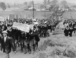 Soweto Uprising: children walking peacefully (Source: Ezakwantu.com) Soweto3