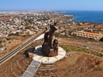 The African Renaissance Monument with a view of Dakar and the ocean (Carrapide.com)