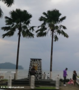 Cameroon_Limbe_Saker Monument