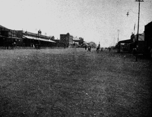 Zimbabwe_Bulawayo principal street in 1905